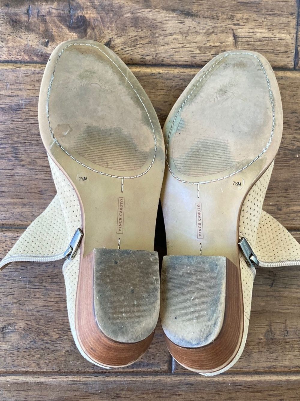 Vince Camuto Arendara Bootie Womens 7.5 Beige Ankle Suede Low Heel Perforated - Picture 6 of 7